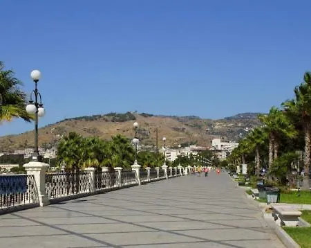 Lägenhet S.peter Bridge Reggio di Calabria